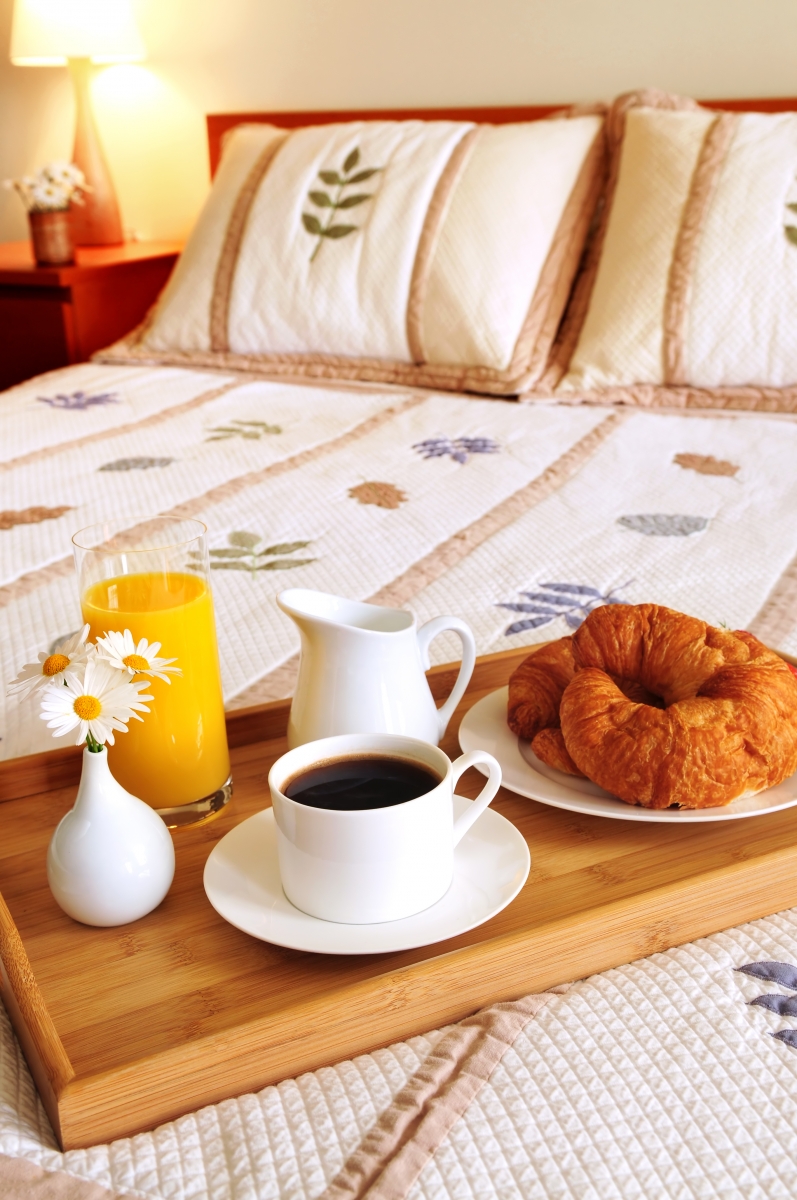 253042-breakfast-on-a-bed-in-a-hotel-room